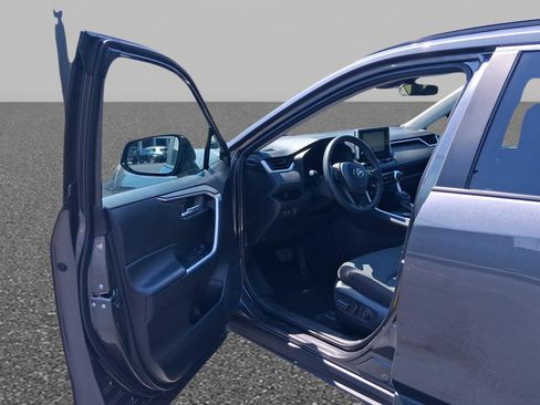 Used 2025 Toyota RAV4 XLE AWD/4WD image 14
