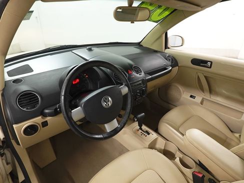 Used 2009 Volkswagen Beetle S image 11