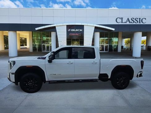 Used 2025 GMC Sierra 2500 AT4 AWD/4WD image 4
