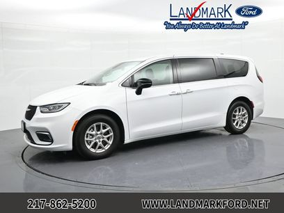Used 2024 Chrysler Pacifica Touring-L