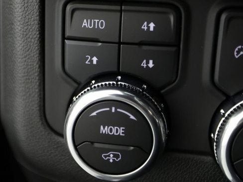 Used 2025 GMC Yukon AT4 Ultimate w/ LPO, Illumination Package AWD/4WD image 28
