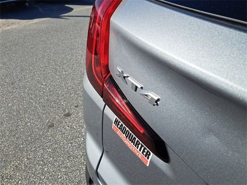 Used 2023 Cadillac XT4 Luxury w/ Cold Weather Package image 7