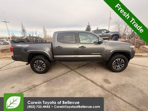 Used 2020 Toyota Tacoma TRD Sport image 2