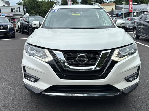 Used 2019 Nissan Rogue SL w/ Premium Package image 2