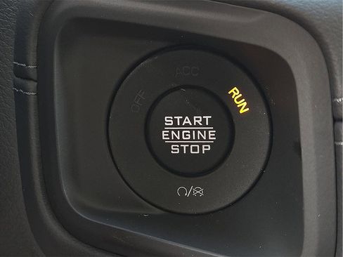 New 2025 Jeep Gladiator High Tide image 16