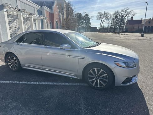 Used 2018 Lincoln Continental Premiere image 13