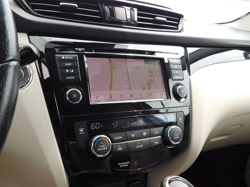 Used 2021 Nissan Rogue Sport SL FWD image 16