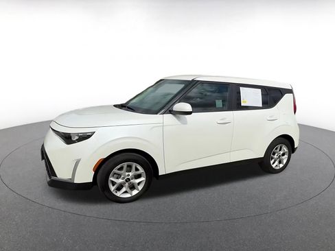 Used 2025 Kia Soul LX w/ LX Technology Package FWD image 8