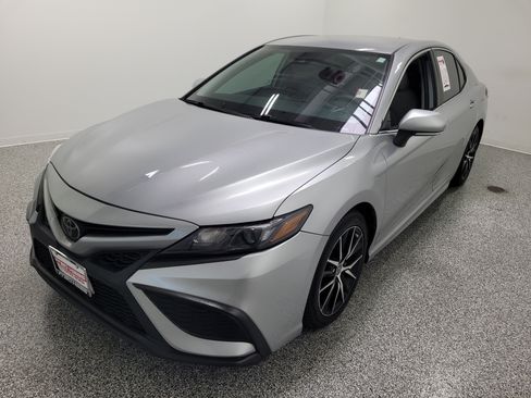 Used 2022 Toyota Camry SE AWD/4WD image 2