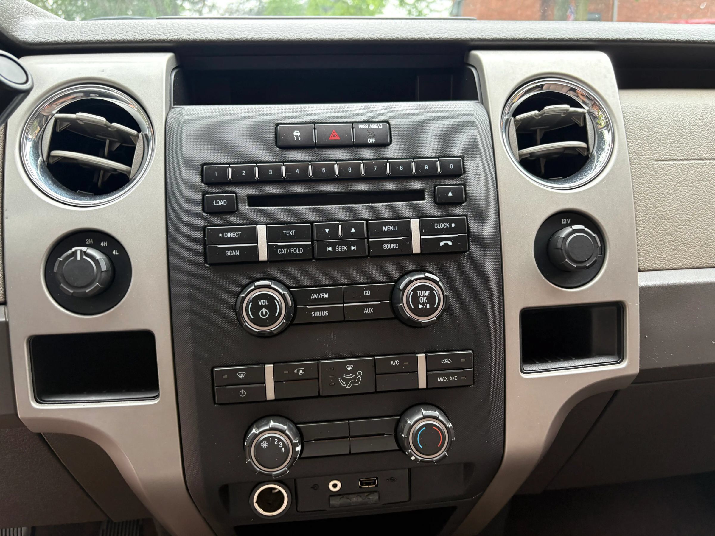 Used 2010 Ford F150 XLT AWD/4WD image 14