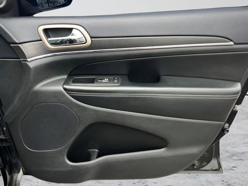 Used 2017 Jeep Grand Cherokee Limited w/ Luxury Group II image 29