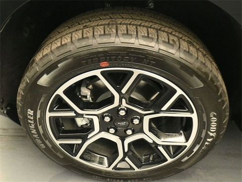 New 2026 Ford Maverick Lariat image 16