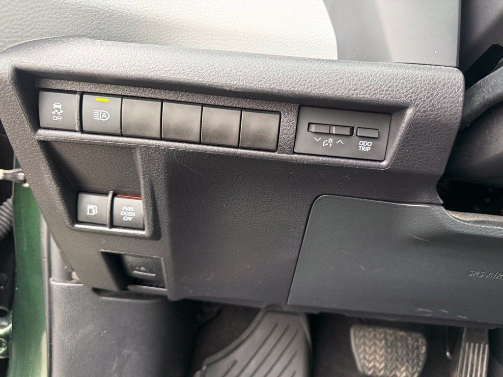 Used 2025 Toyota Sienna LE AWD/4WD image 20