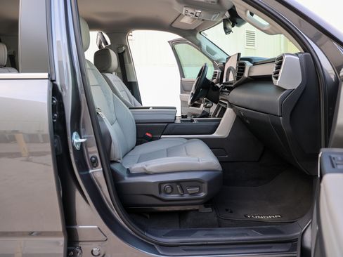 Used 2024 Toyota Tundra Limited AWD/4WD image 35