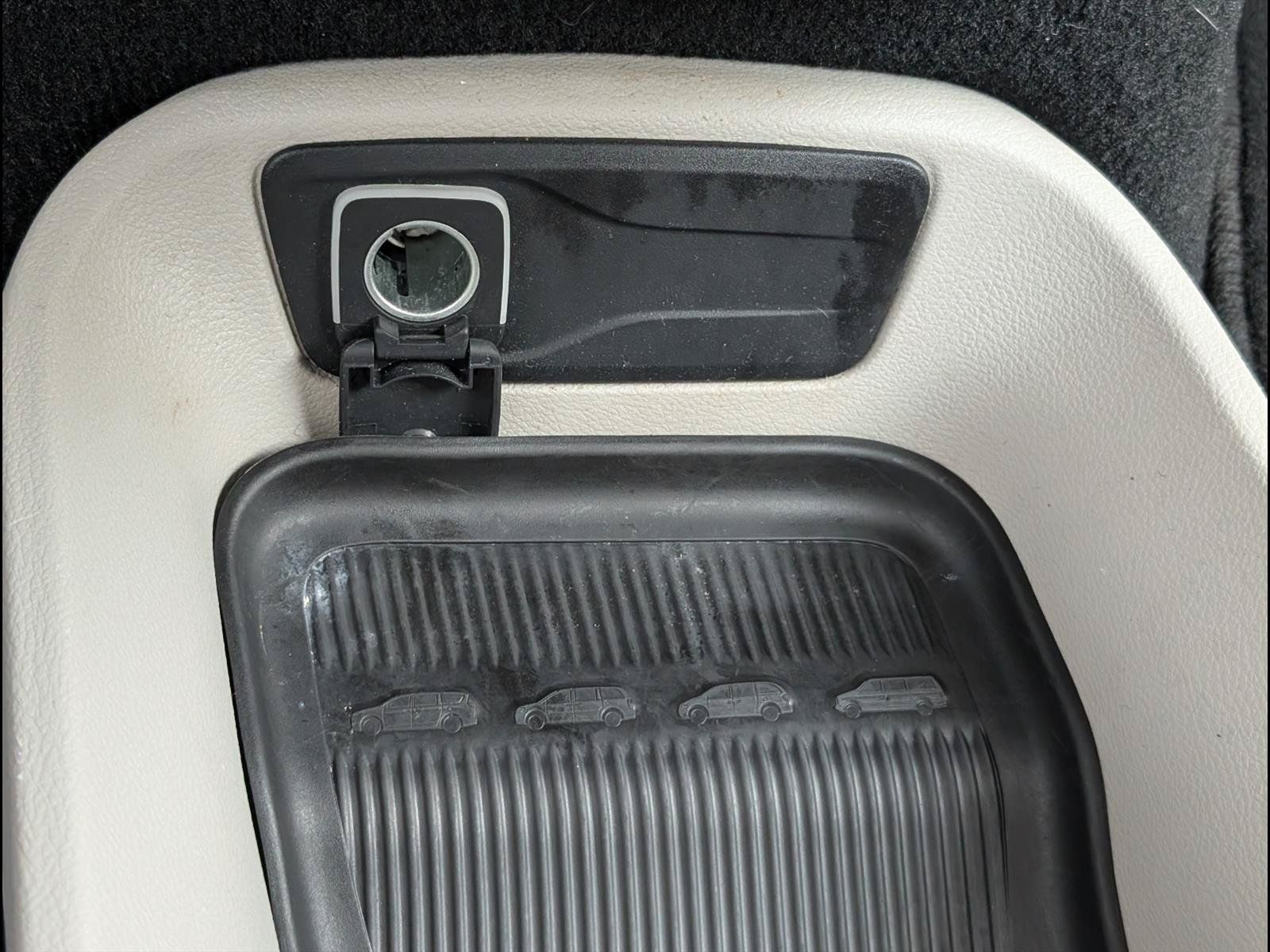 Used 2024 Chrysler Pacifica Touring-L FWD image 21