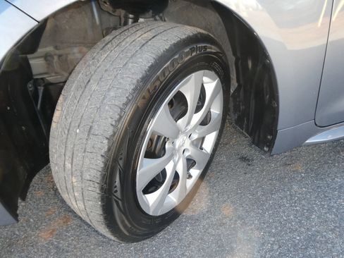 Used 2021 Toyota Corolla LE image 27