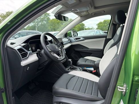 Used 2025 Volkswagen Taos SEL AWD/4WD image 10
