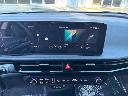 Used 2025 Kia EV6 Light image 19