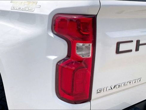 Used 2019 Chevrolet Silverado 1500 Custom Trail Boss w/ Custom Convenience Package AWD/4WD image 28