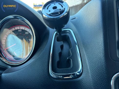 Used 2020 Dodge Grand Caravan SXT image 27