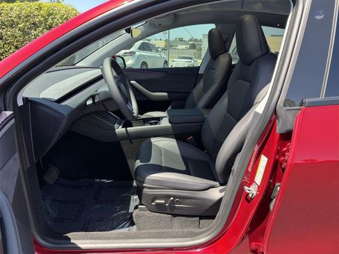Used 2026 Tesla Model Y AWD image 12