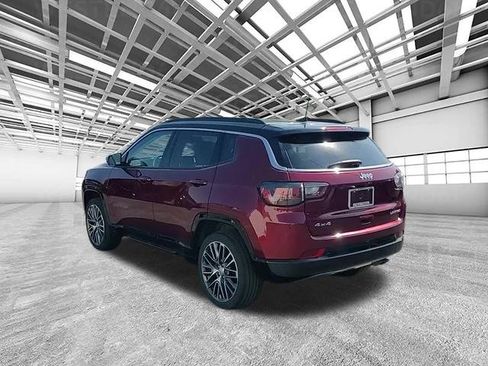 Used 2022 Jeep Compass Limited w/ Elite Group image 5