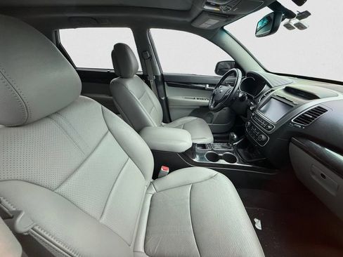 Used 2014 Kia Sorento SX w/ 3rd Row Package image 10
