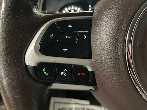 Used 2017 Jeep Renegade Latitude image 9