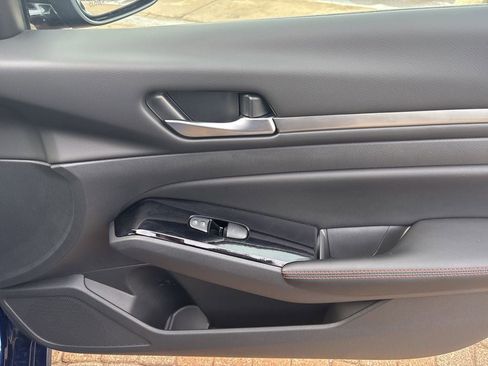 Used 2024 Nissan Altima 2.5 SR image 36