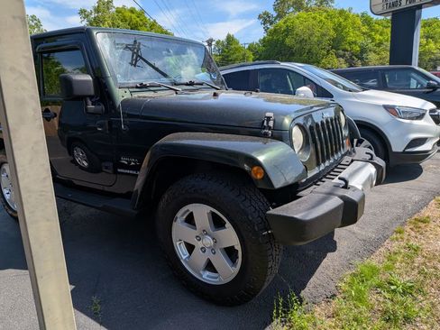 Used 2011 Jeep Wrangler Sahara image 6