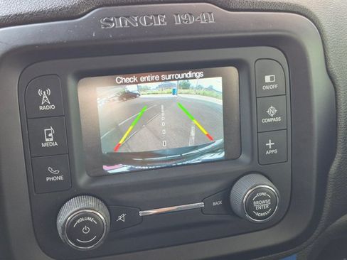 Used 2017 Jeep Renegade Latitude AWD/4WD image 13