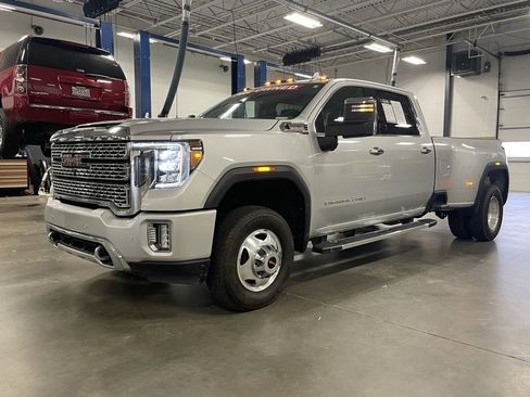 Used 2022 GMC Sierra 3500 Denali w/ Denali Ultimate Package image 3