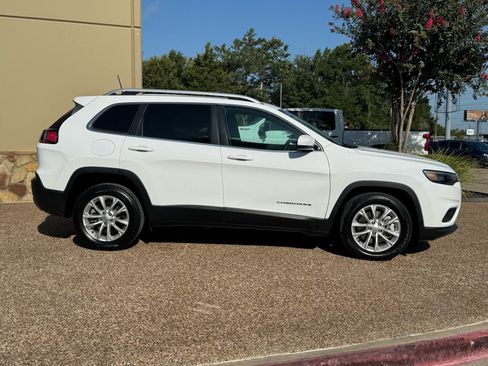 Used 2019 Jeep Cherokee Latitude w/ Popular Appearance Group FWD image 7