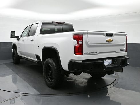 Used 2022 Chevrolet Silverado 2500 High Country w/ Safety Package II image 5