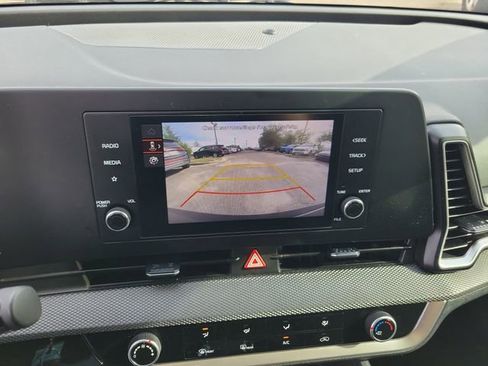 Used 2025 Kia Sportage LX FWD image 21
