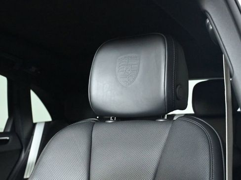 Certified 2023 Porsche Macan AWD/4WD image 25