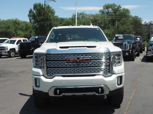 Used 2022 GMC Sierra 3500 Denali w/ Denali Ultimate Package AWD/4WD image 2