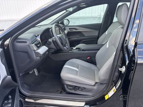 Used 2025 Toyota Camry SE image 13