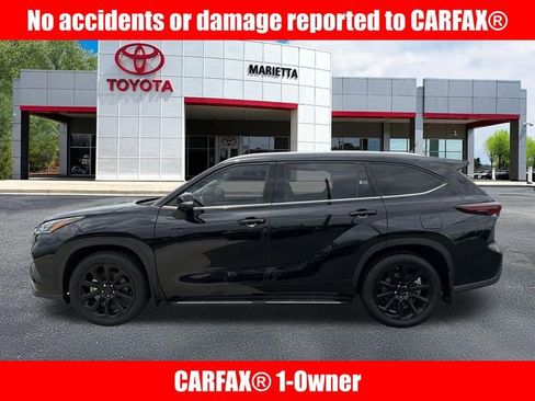Used 2025 Toyota Highlander Limited FWD image 2