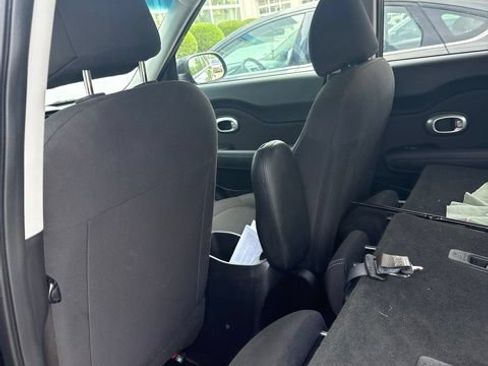 Used 2019 Kia Soul FWD image 6