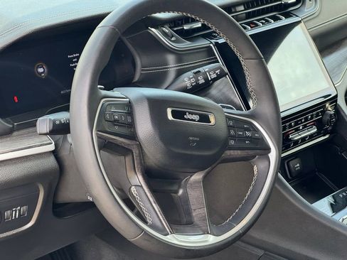 Used 2024 Jeep Grand Cherokee L Limited w/ Luxury Tech Group II AWD/4WD image 17