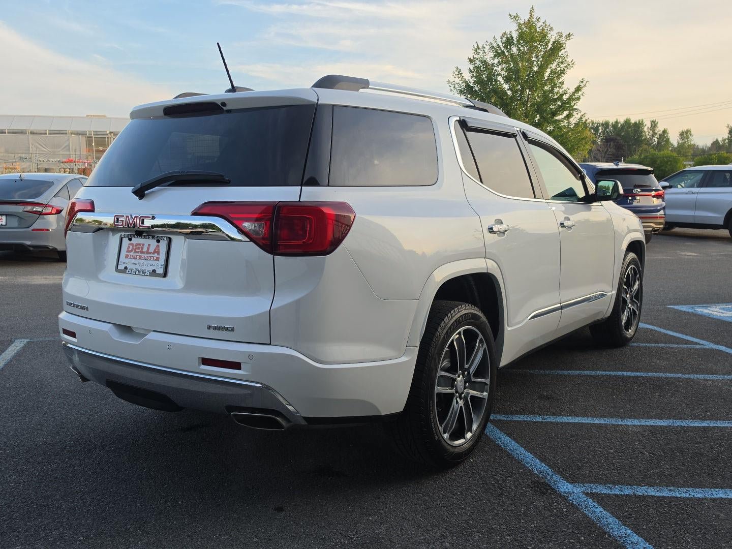 Used 2019 GMC Acadia Denali w/ Technology Package AWD/4WD image 13