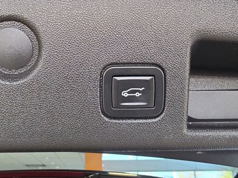 Used 2018 Chevrolet Equinox LT FWD image 33