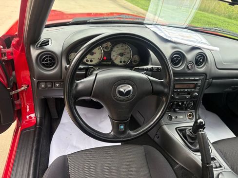Used 2002 MAZDA MX-5 Miata RWD image 25
