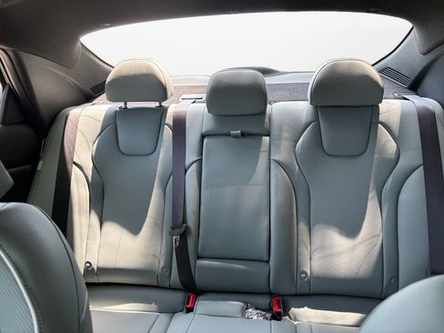 Certified 2025 Hyundai Elantra Limited FWD image 12