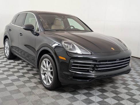 Used 2023 Porsche Cayenne image 8