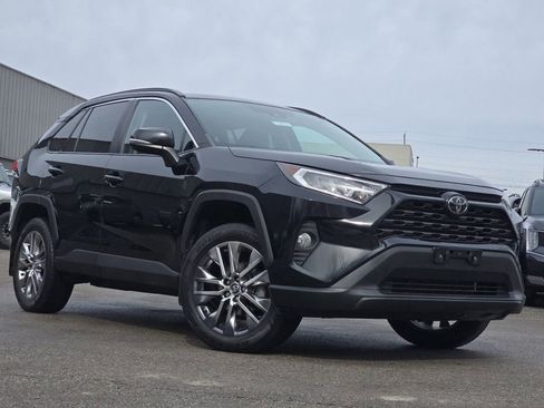 Used 2020 Toyota RAV4 XLE Premium image 1