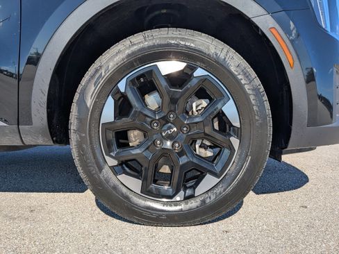 Certified 2025 Kia Sorento S image 13