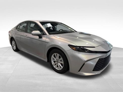 Used 2025 Toyota Camry LE FWD image 3