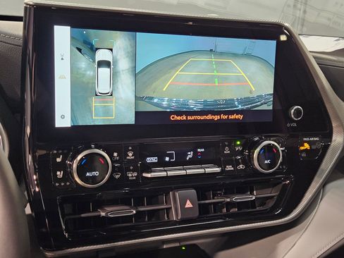 New 2026 Toyota Highlander Platinum AWD/4WD image 18